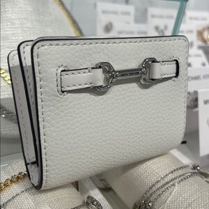 MICHAEL KORS Carson Small Pebbled Leather Wallet
Optic White 
NWT